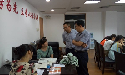 梁处长一行又和完成考试的学员进行了座谈